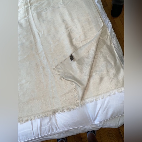 Women’s shawl - Picture 3 of 6